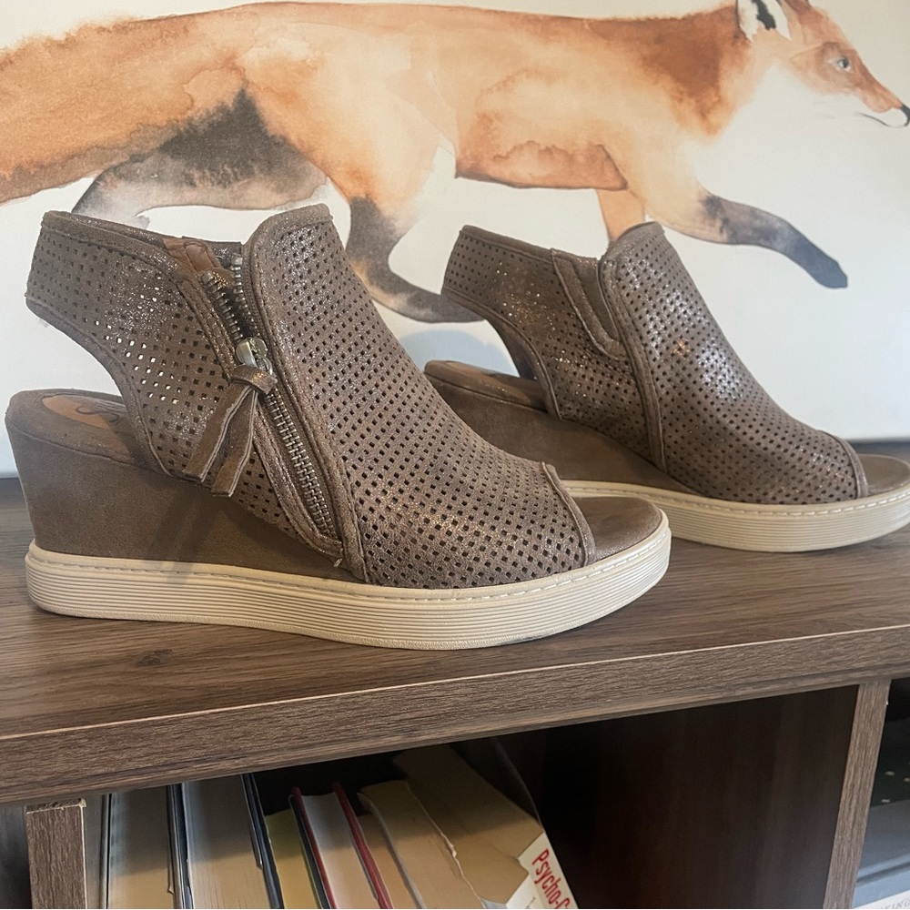 Sofft brand open toed shoes